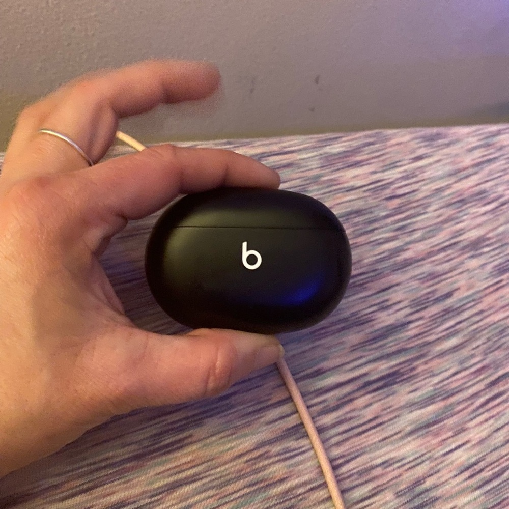 BEATS STUDIO EARBUDS ONLY USED ONCE IN BLACK PERFECT CONDITION